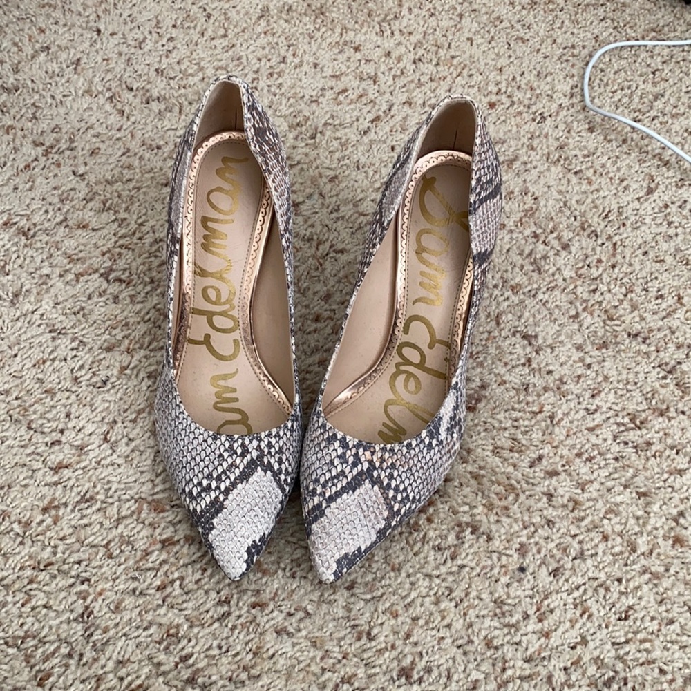 - Pink snakeskin pumps